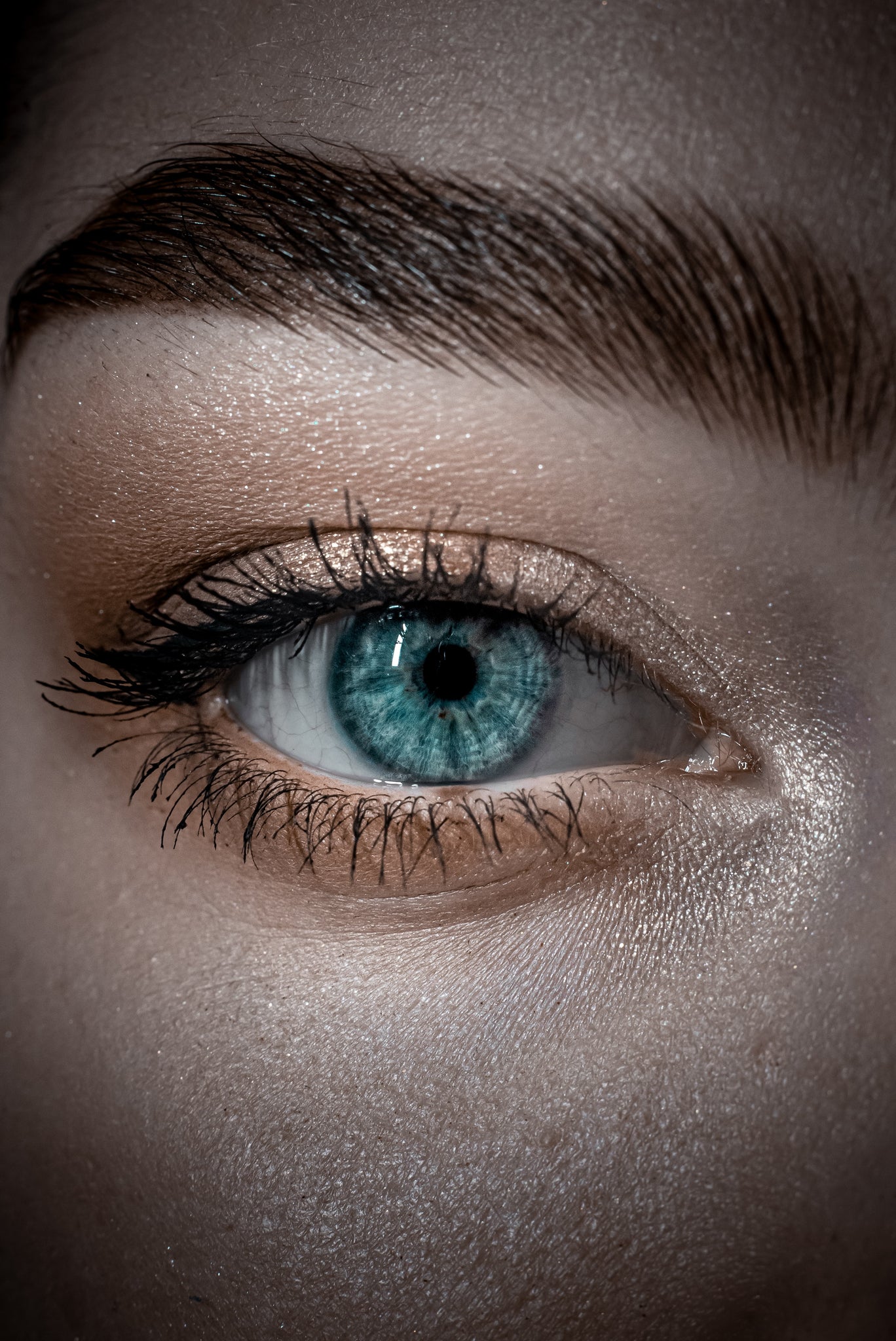 Intensify Your Beauty With Eyelash Enhancing Serum