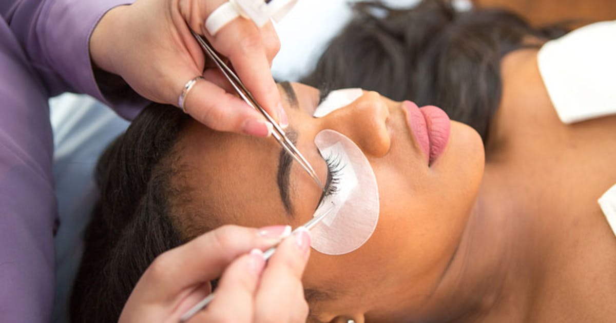 Can You Use Eyelash Serum on Lash Extensions Safely?